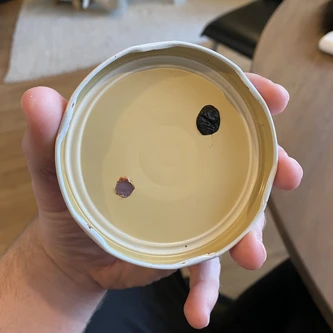 Bottom of lid with silicone dab